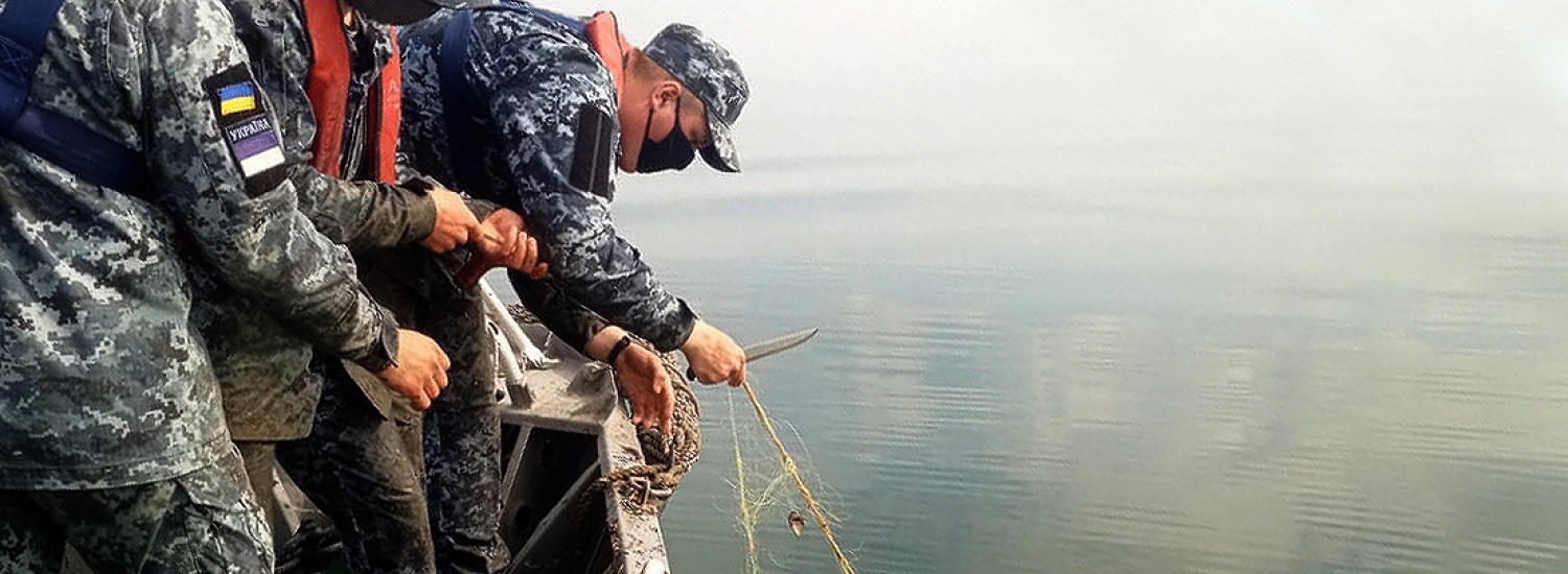 Морські прикордонники виявили браконьєрську пастку з червонокнижними мешканцями