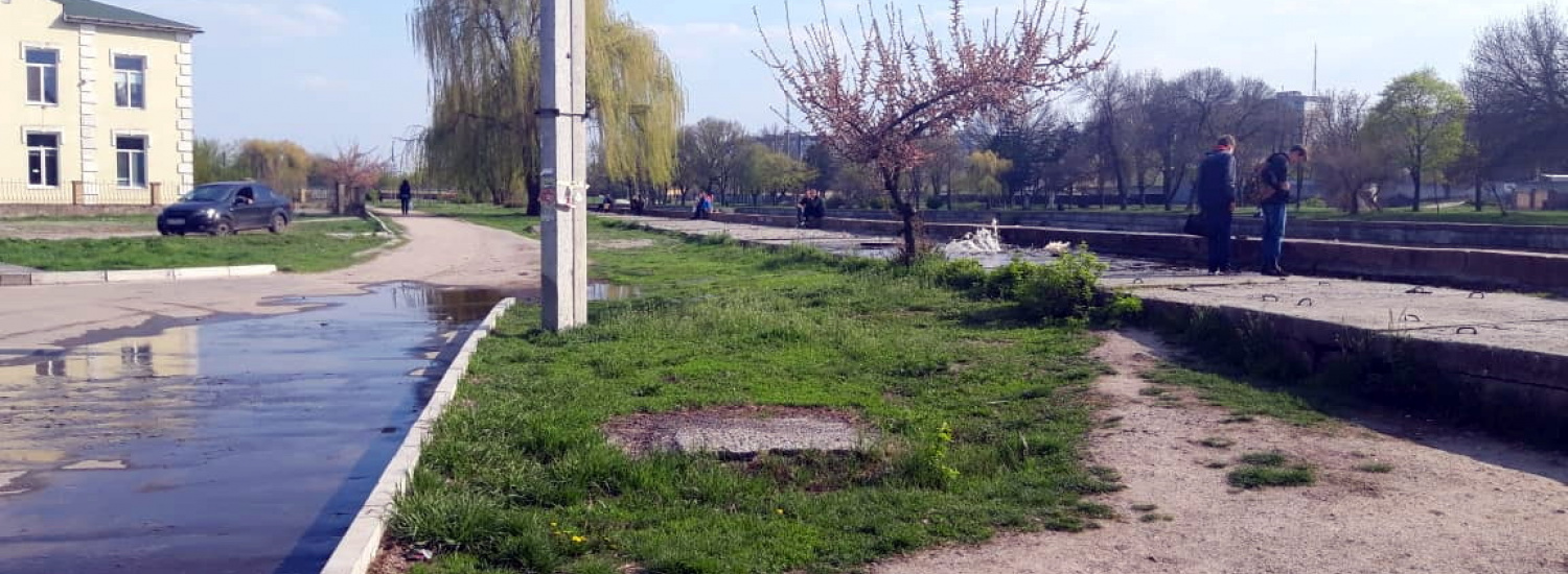 У центрі Кропивницького запустили аварійний фонтан.