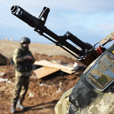 ﻿За минулу добу внаслідок ворожого обстрілу двоє українських захисників отримали поранення