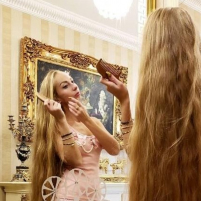 ﻿Українка відростила двометрове волосся і стала зіркою мережі (ФОТО)