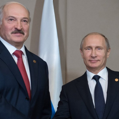 Москва, подкупая белорусское общество, навязывает свой сценарий Конституционной реформы
