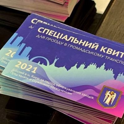 ﻿Карантинний бізнес: у Києві дівчина продавала підроблені спецперепустки до громадського транспорту