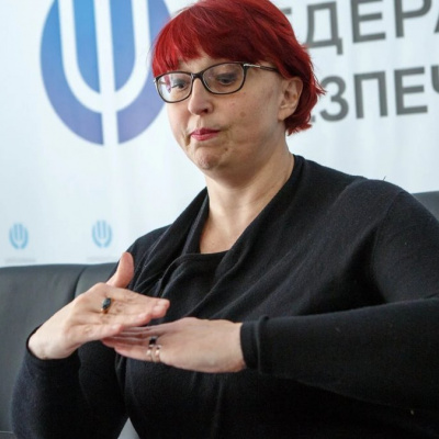 ﻿Галина Третьякова заявляє, що низька заробітна плата народного депутата не дає йому можливості "віддати все необхідне Батьківщині"