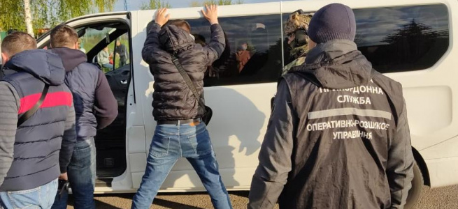 ﻿На Харківщині затримали перевізників, які нелегально переправляли людей та товари і платили «податки» терористам-окупантам