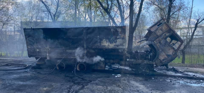 В Рубіжному у військовій частині згорів бензовоз (ФОТО)