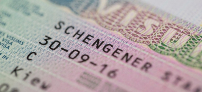 Через збільшення випадків COVID-19 Шенгенська зона залишається закритою для туристів з України