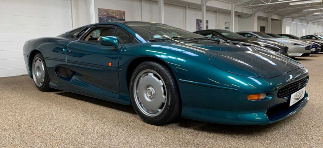 ﻿Рідкісний суперкар Jaguar XJ220 виставлений на продаж за 350 000 фунтів стерлінгів