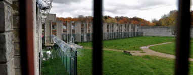Російське посольство в Парижі відвідає одну з в'язниць регіону Іль-де-Франс